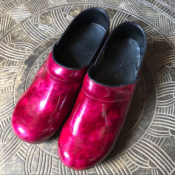 sanita clogs 39